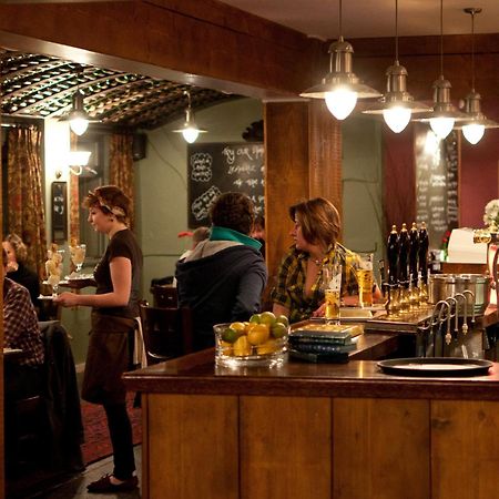 Oak Inn Upton Snodsbury Dış mekan fotoğraf