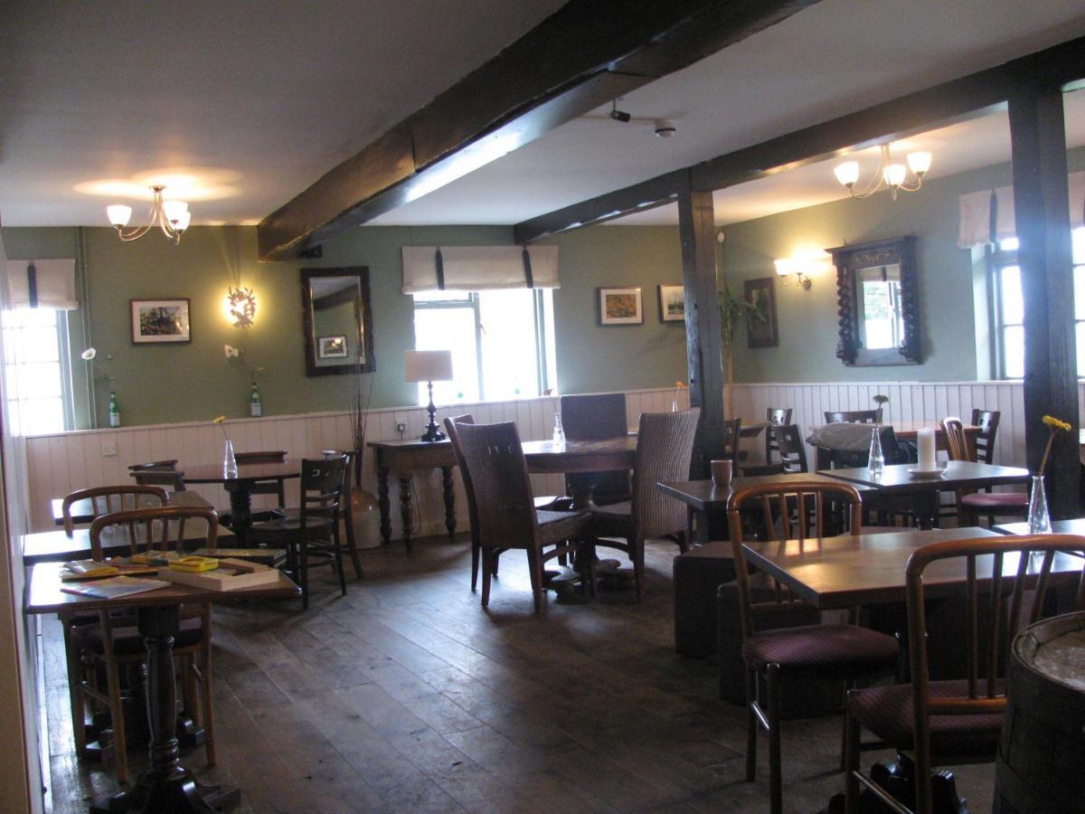Oak Inn Upton Snodsbury Dış mekan fotoğraf